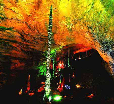 長沙出發(fā)到溶洞奇觀黃龍洞、天門山、玻璃棧道、鳳凰古城九景往返三日游