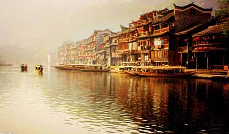 張家界國家森林公園、袁家界、天子山、大峽谷、玻璃橋、鳳凰古城兩晚三日游