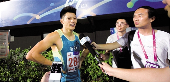 參賽學生運動會百米 謝震業(yè)想為浙大盡一份力