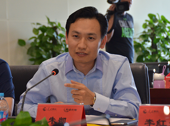 人民網(wǎng)體育部主任朱凱在研討會上發(fā)言